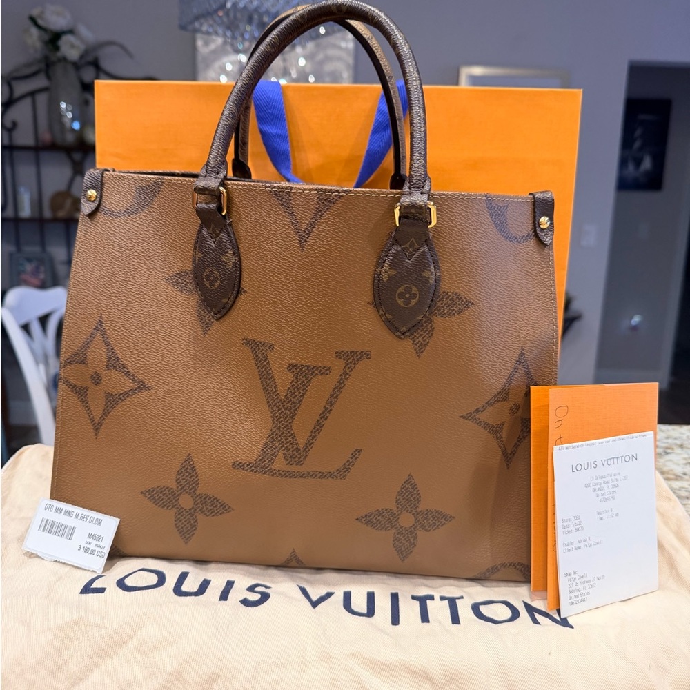 ❤️ Louis Vuitton Brown Monogram Giant OnTheGo Tote MM